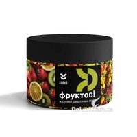 Банка желейних шматочків Cookit Фруктовий мікс: жовті, червоні та зелені кубики за стінкою