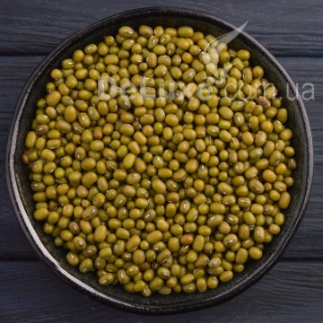 Маш, мелкие зелёные бобы мунг в пиале