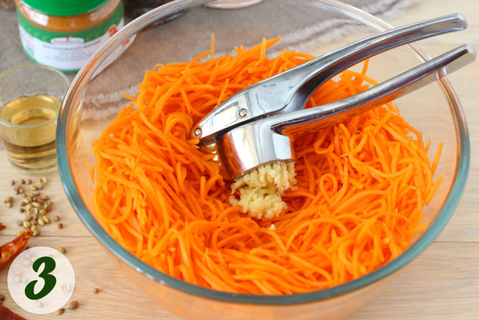 Готовим салат-закуску Морковь с приправой