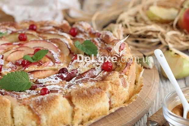 Шарлотка с яблоками: классический рецепт в духовке, пропорции и пышное тесто