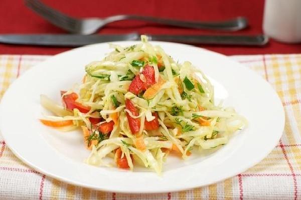Салат с капусты и семян петрушки
